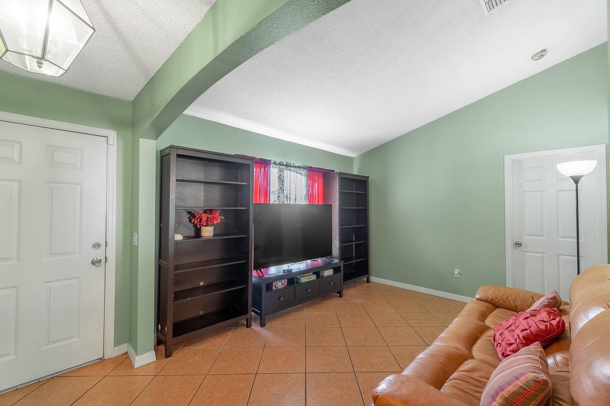 Port Saint Lucie, FL 34983,556 SW Buswell AVE