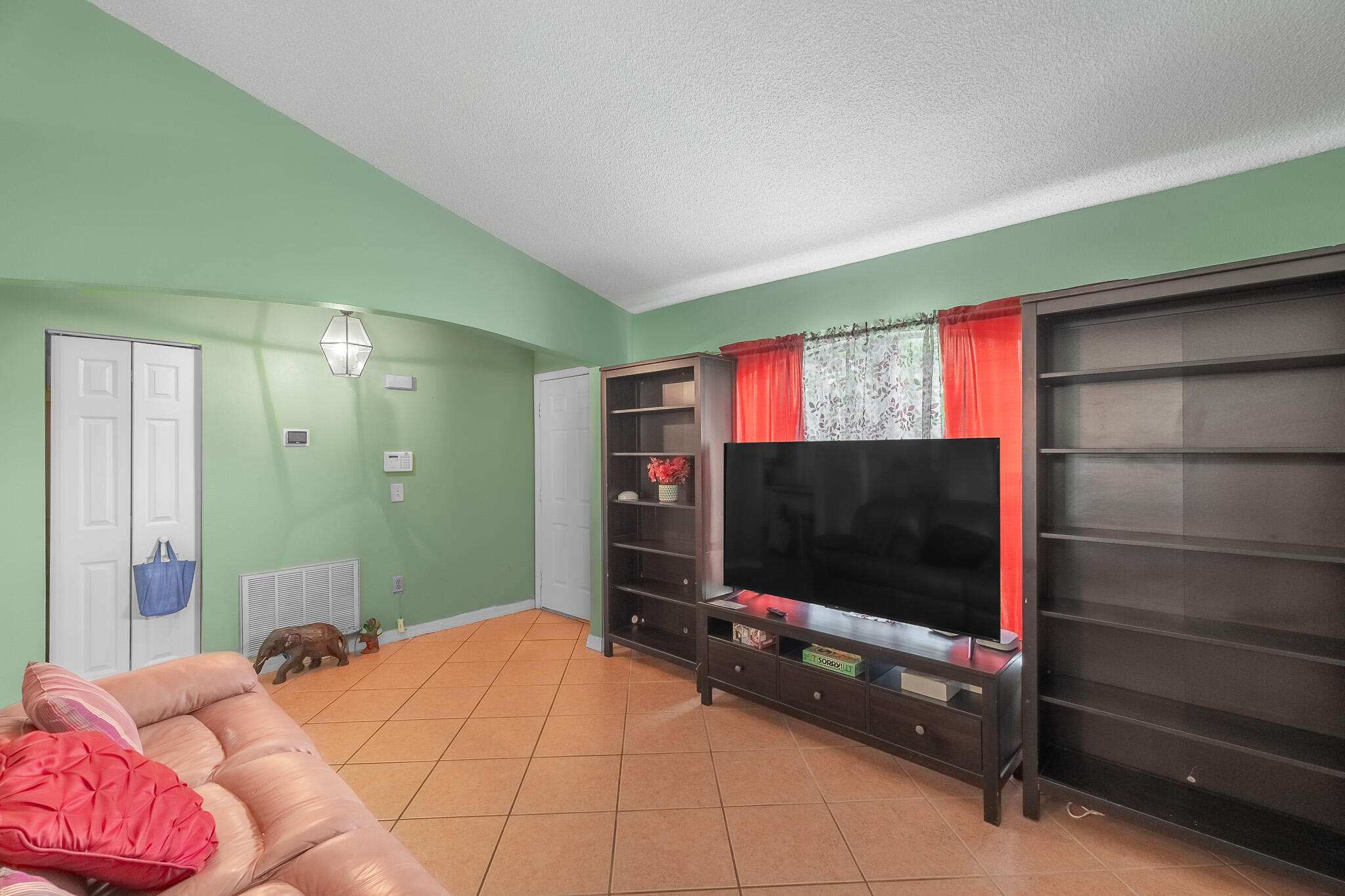Port Saint Lucie, FL 34983,556 SW Buswell AVE