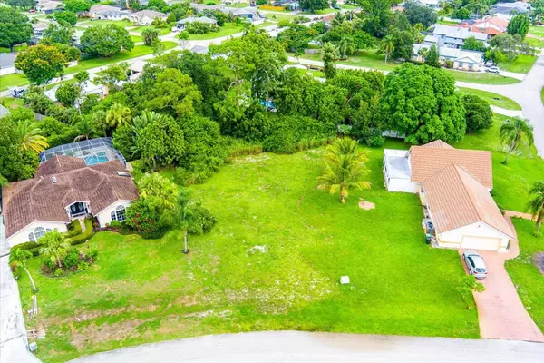 Port Saint Lucie, FL 34983,720 SE River CT