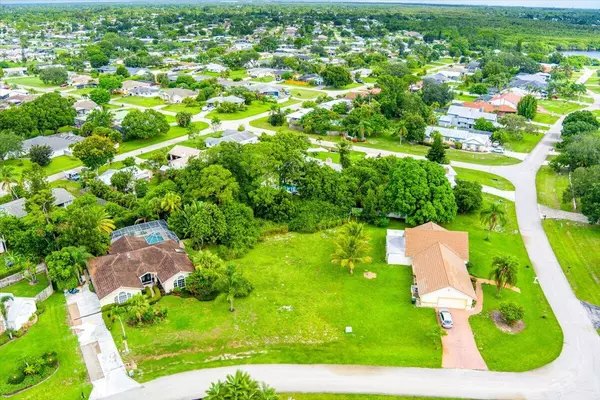 Port Saint Lucie, FL 34983,720 SE River CT