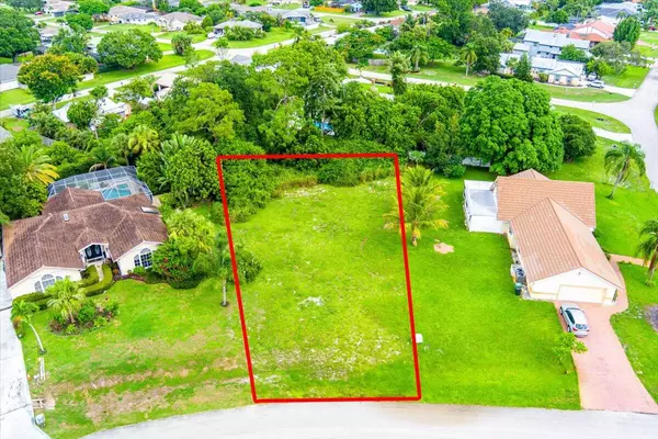 Port Saint Lucie, FL 34983,720 SE River CT