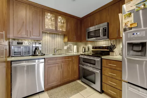 Hallandale Beach, FL 33009,1950 S Ocean DR 17e