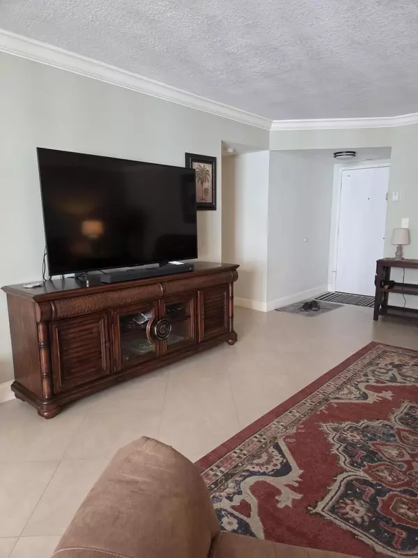 Pompano Beach, FL 33062,1000 S Ocean BLVD 9-F