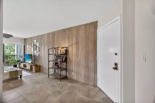 Jupiter, FL 33477,1605 S Us Highway 1 202v6