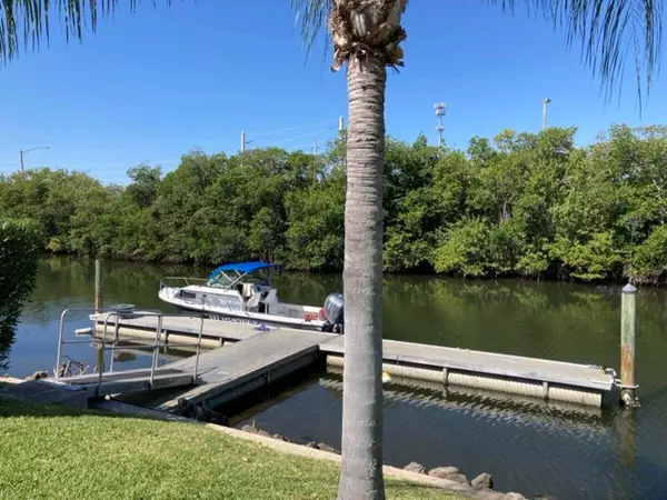 Vero Beach, FL 32960,1845 Robalo DR 201d
