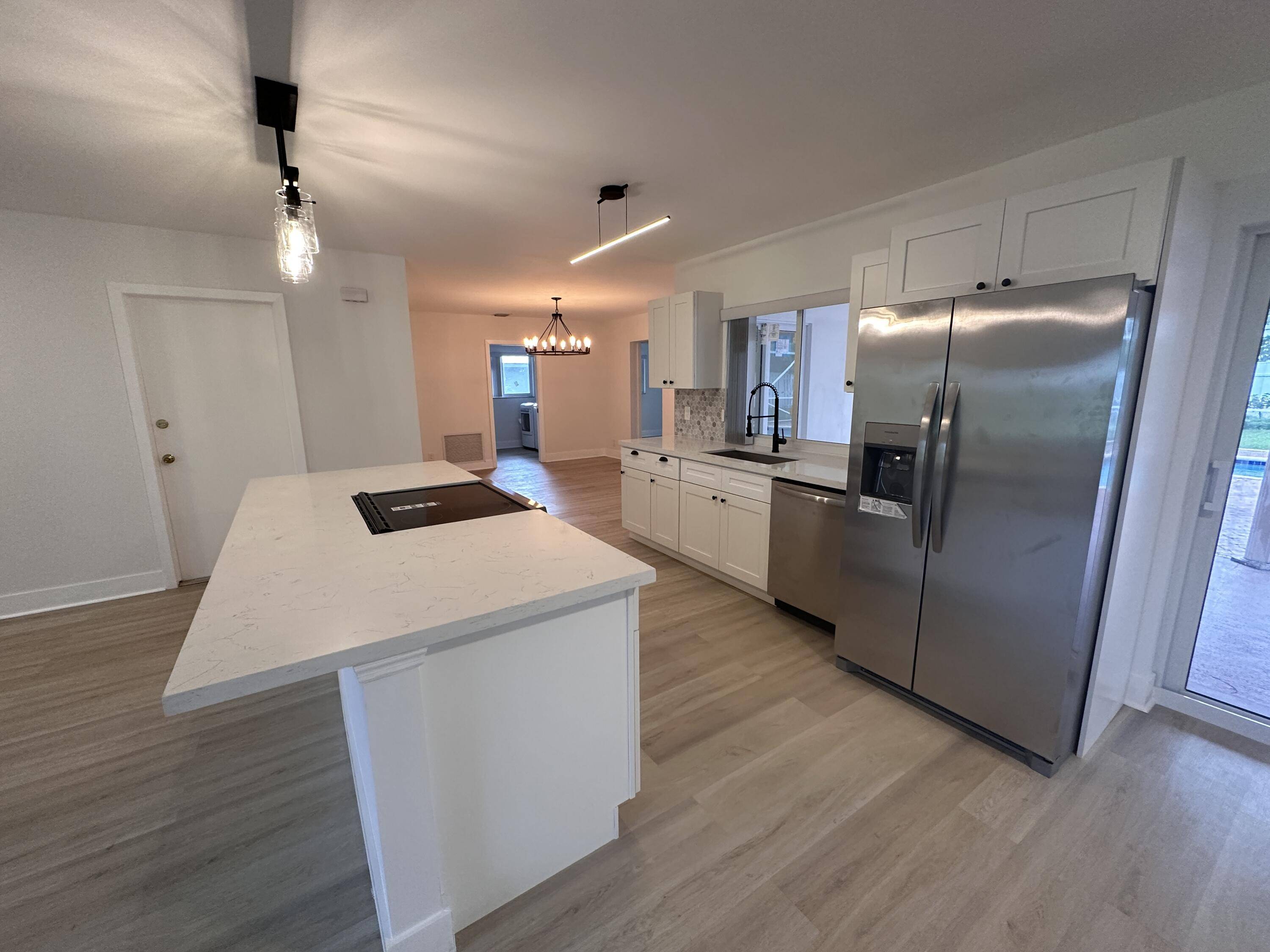 Boynton Beach, FL 33435,905 Sunset RD