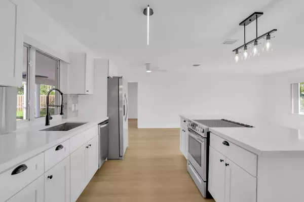 Boynton Beach, FL 33435,905 Sunset RD