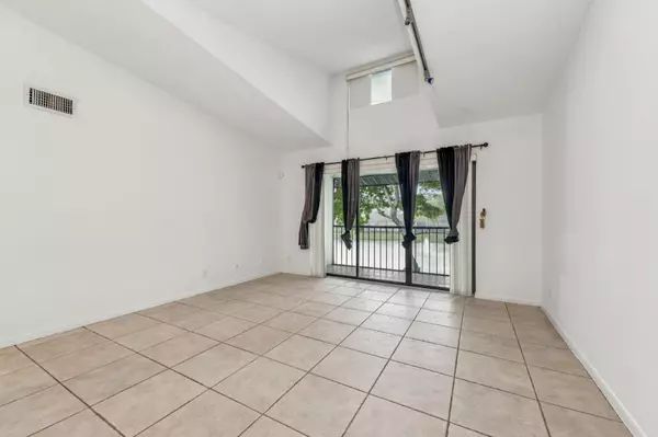 Greenacres, FL 33415,712 Sunny Pine WAY F3