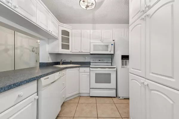 Greenacres, FL 33415,712 Sunny Pine WAY F3