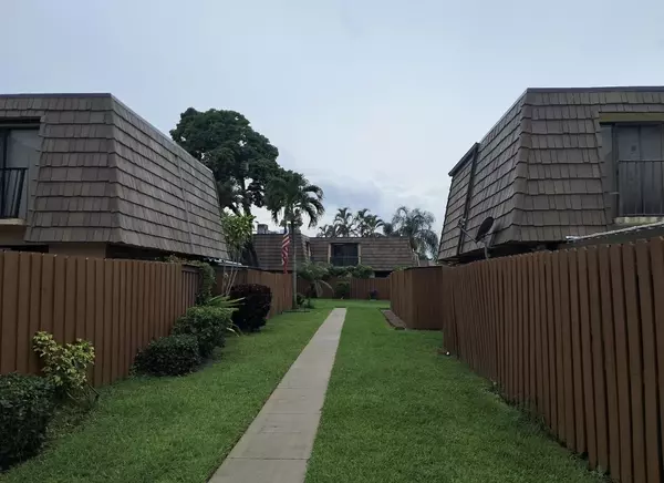1034 Springdale CIR, Palm Beach, FL 33480