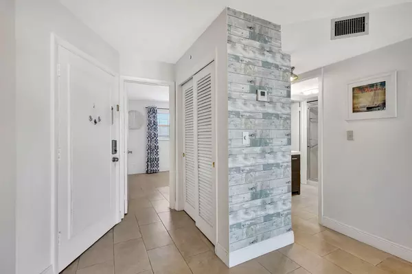 North Palm Beach, FL 33408,117 Lehane TER 208