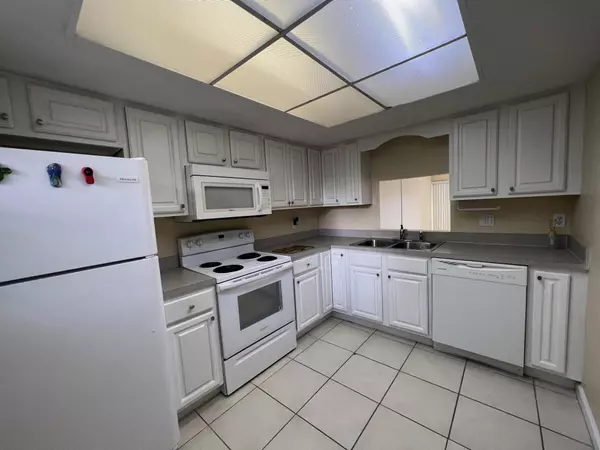 Fort Pierce, FL 34950,2050 Oleander BLVD 6102