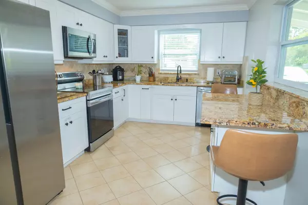 West Palm Beach, FL 33415,411 Forest Estate DR