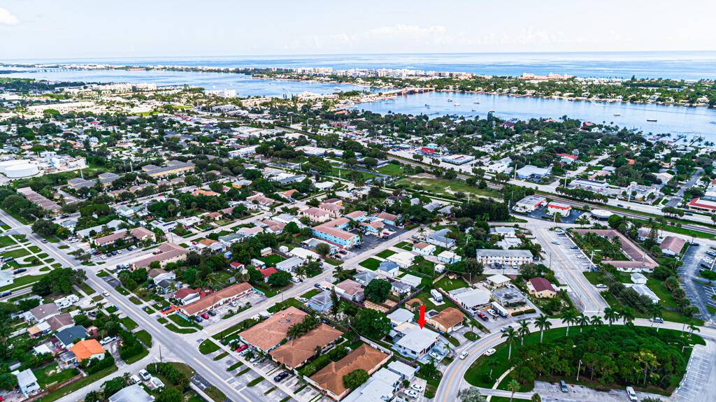 Lantana, FL 33462,517 Greynolds CIR