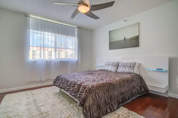 Hypoluxo, FL 33462,157 Yacht Club WAY 106