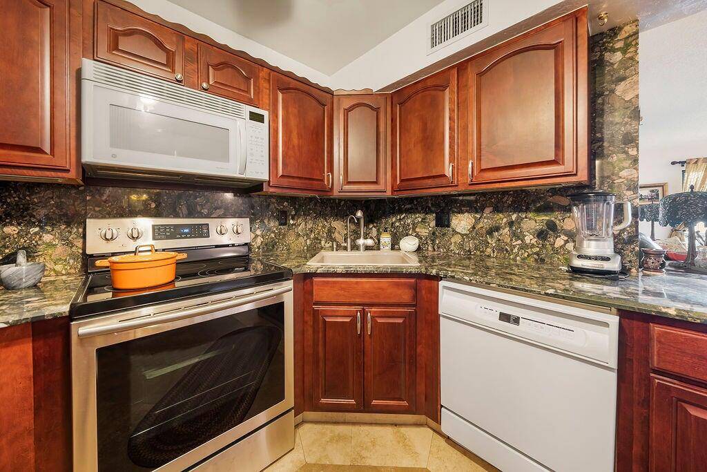 Boynton Beach, FL 33436,9900 Pineapple Tree DR 106