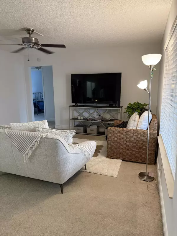 Greenacres, FL 33463,307 Knotty Pine CIR D-1