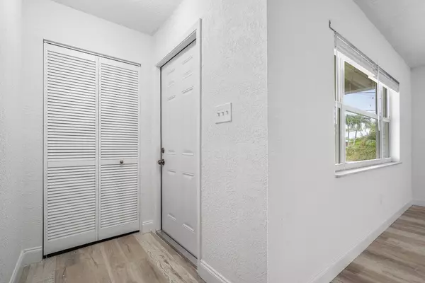 Jensen Beach, FL 34957,1252 NE South ST