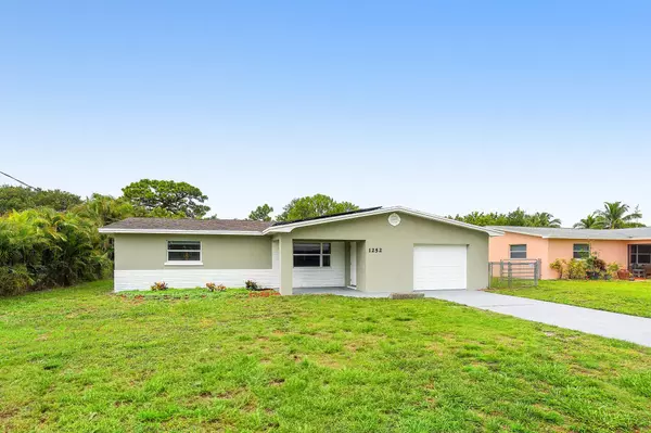 1252 NE South ST, Jensen Beach, FL 34957