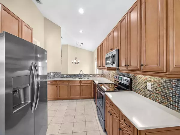 Port Saint Lucie, FL 34986,624 SW Saint Thomas CV