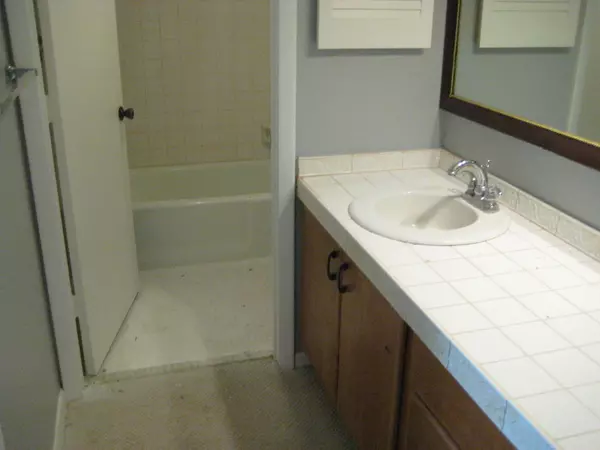 Jensen Beach, FL 34957,1600 NE Dixie Hwy HWY 10-107