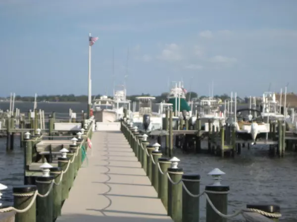 Jensen Beach, FL 34957,1600 NE Dixie Hwy HWY 10-107