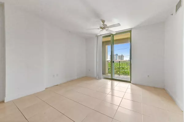 West Palm Beach, FL 33401,610 Clematis ST 638