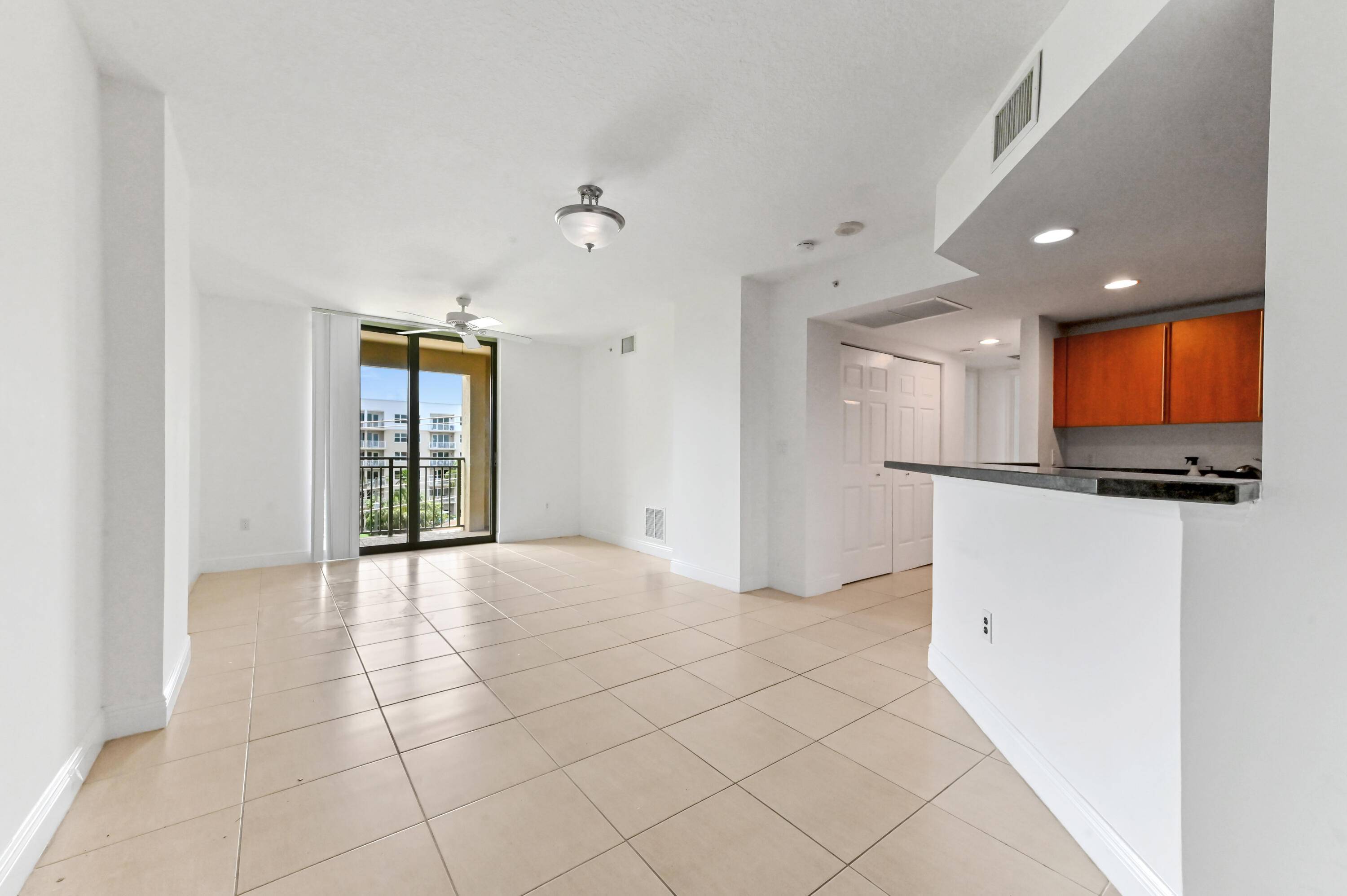 West Palm Beach, FL 33401,610 Clematis ST 638