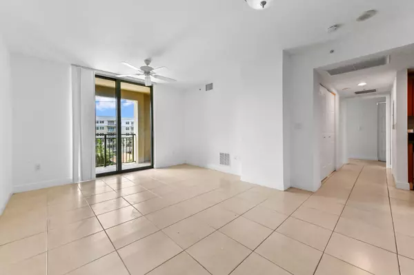 West Palm Beach, FL 33401,610 Clematis ST 638