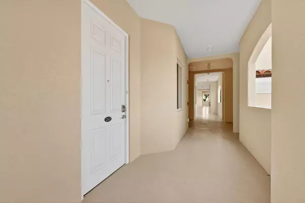Hutchinson Island, FL 34949,18 W Harbour Isle DR 203