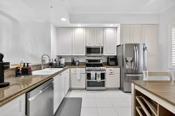 Hutchinson Island, FL 34949,18 W Harbour Isle DR 203