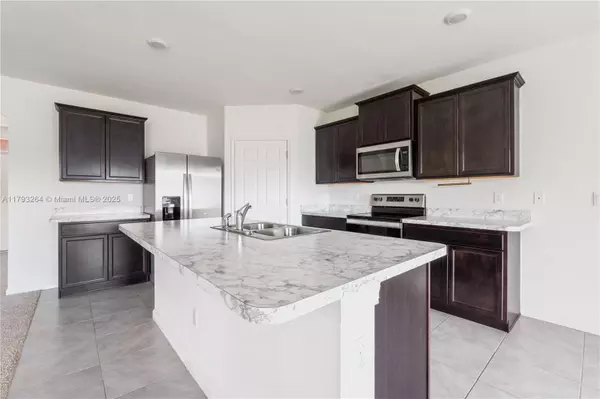 Fort Pierce, FL 34947,5305 Fantasy DR