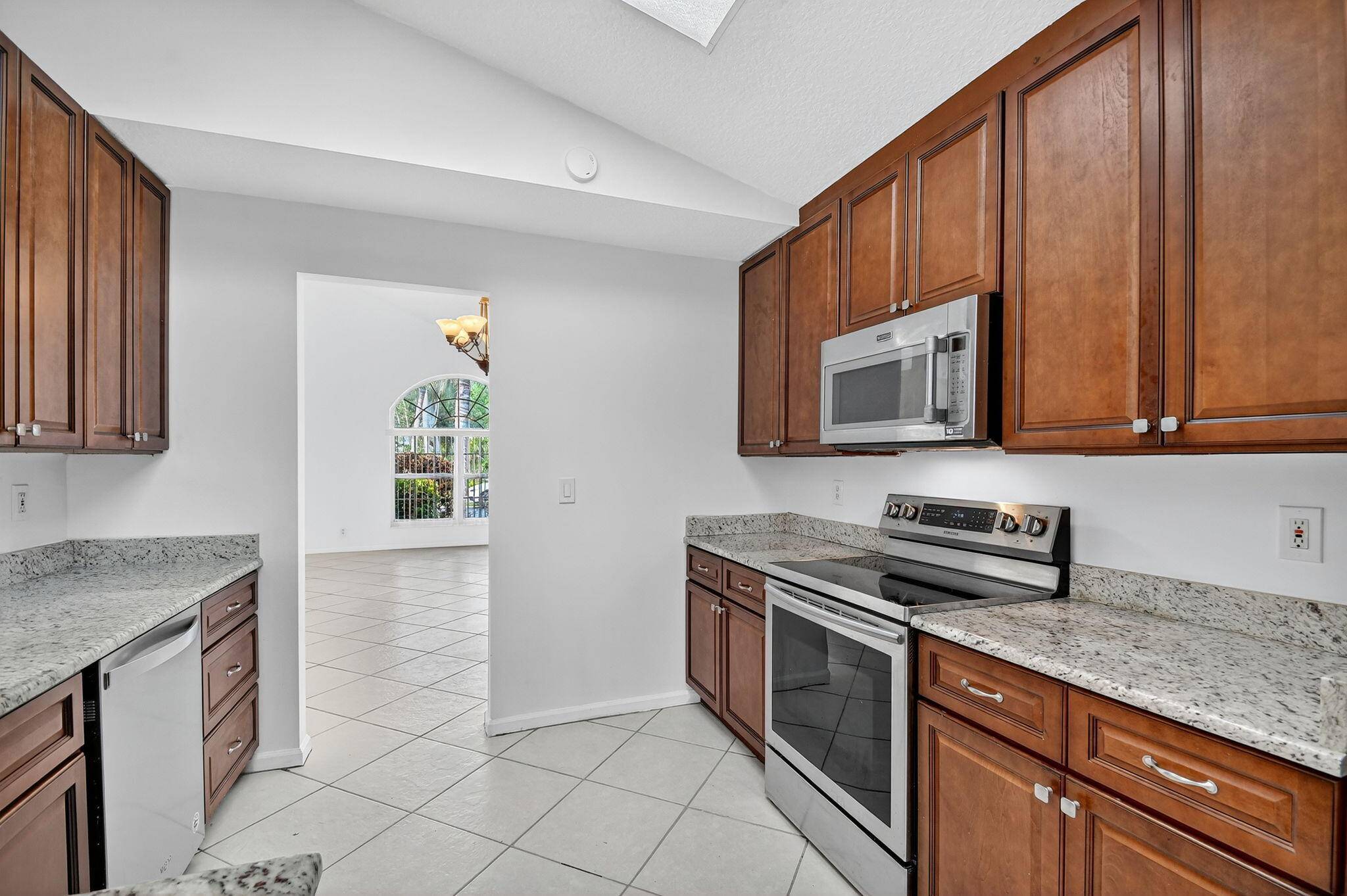 Greenacres, FL 33413,2707 Pointe CIR