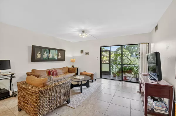 Boca Raton, FL 33486,900 SW 9th Street CIR 102