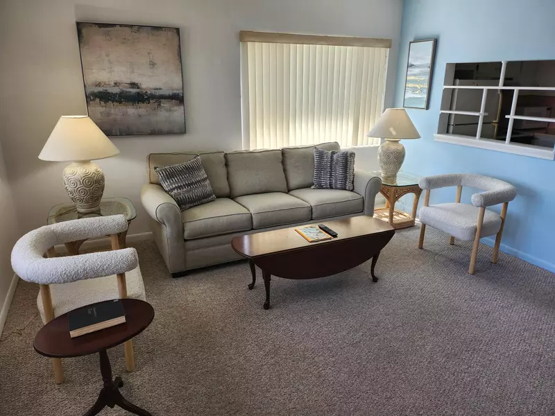 3322 Cynthia Ln 208, Lake Worth Beach, FL 33461