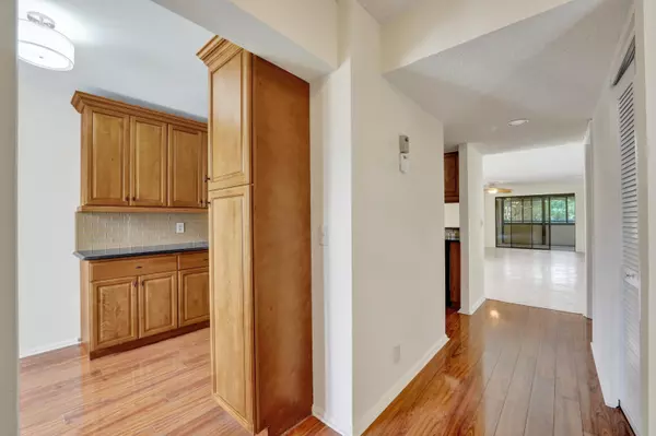 Boynton Beach, FL 33437,5306 Cedar Lake DR 201