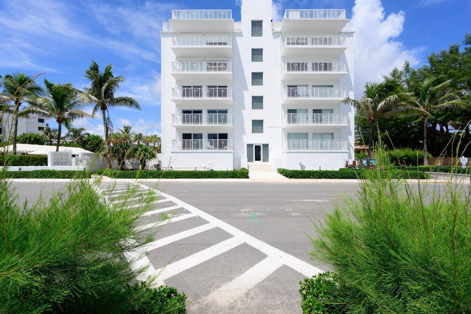 Palm Beach, FL 33480,170 N Ocean BLVD 307