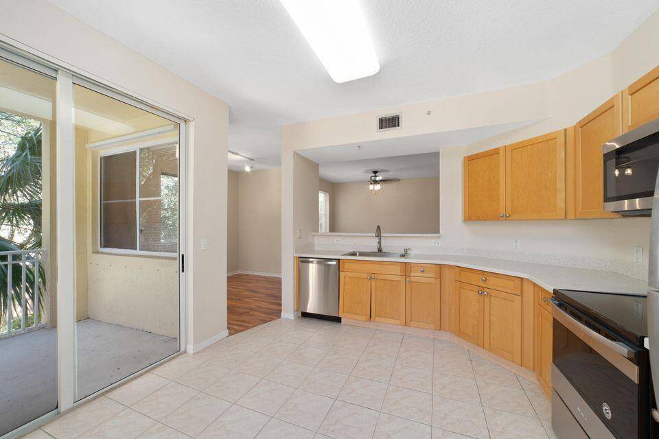 Palm Beach Gardens, FL 33410,11020 Legacy DR 204