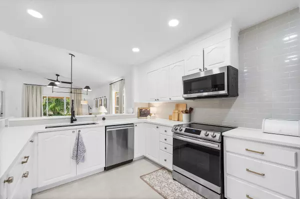 Riviera Beach, FL 33418,5188 Elpine Way