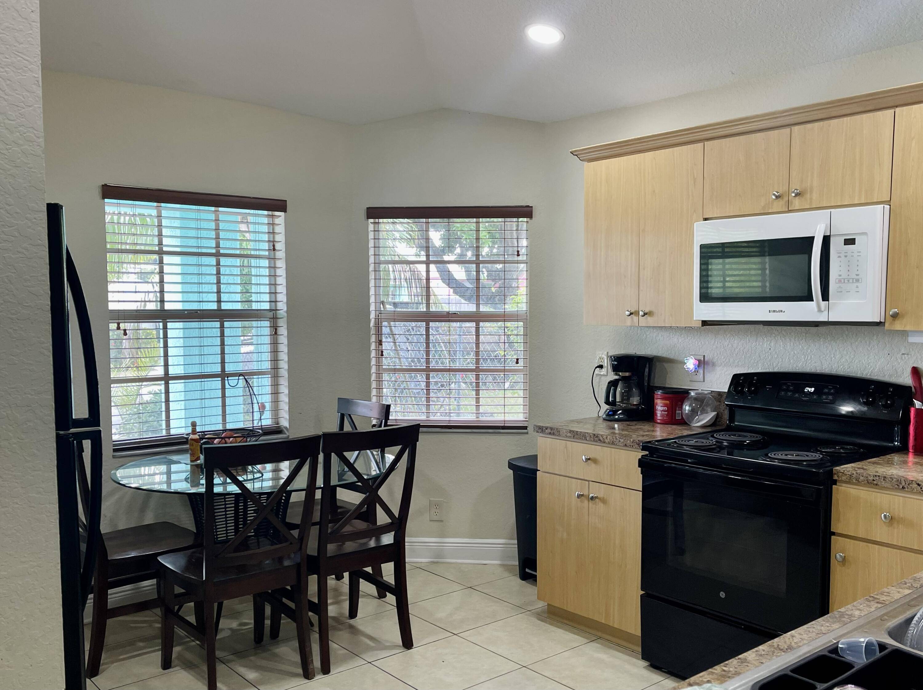 Lake Worth Beach, FL 33460,323 S F ST