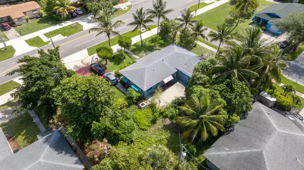212 SW 10th ST, Delray Beach, FL 33444