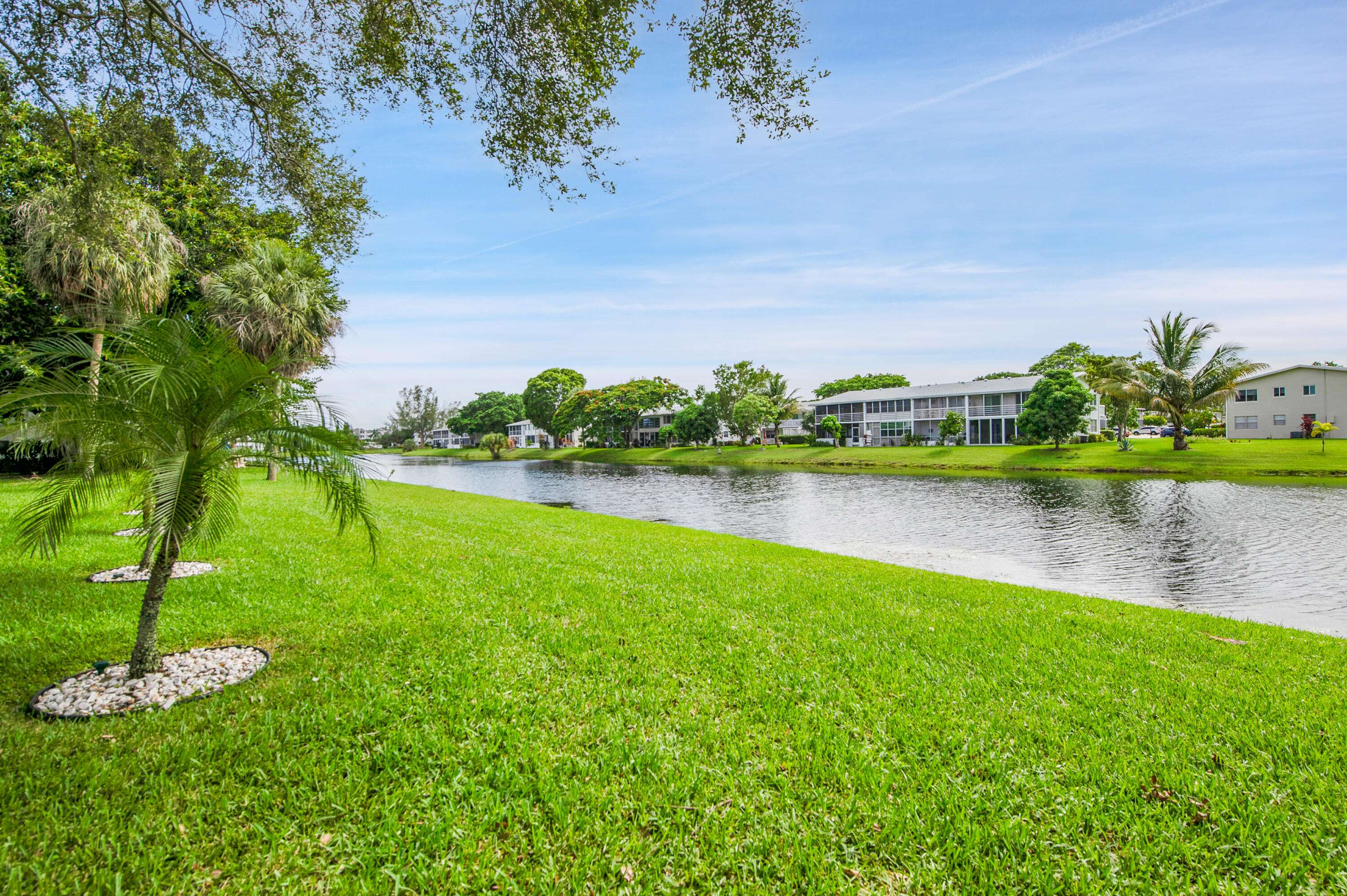 Deerfield Beach, FL 33442,102 E Westbury 102
