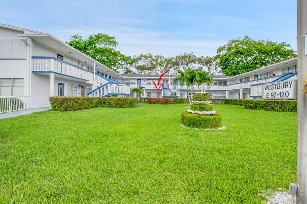 Deerfield Beach, FL 33442,102 E Westbury 102
