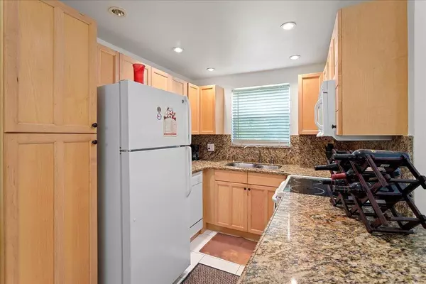 Boca Raton, FL 33486,1124 NW 13th ST 120a