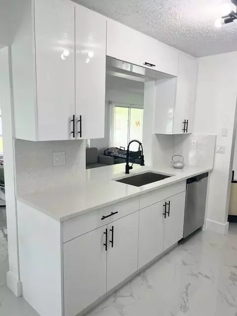 Boynton Beach, FL 33426,1902 SW Roma WAY
