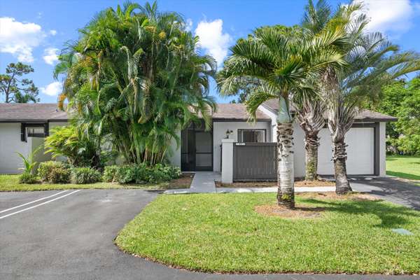 92 Conaskonk CIR, Royal Palm Beach, FL 33411