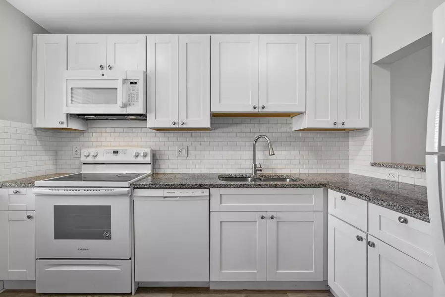 2828 Tennis Club DR 303, West Palm Beach, FL 33417