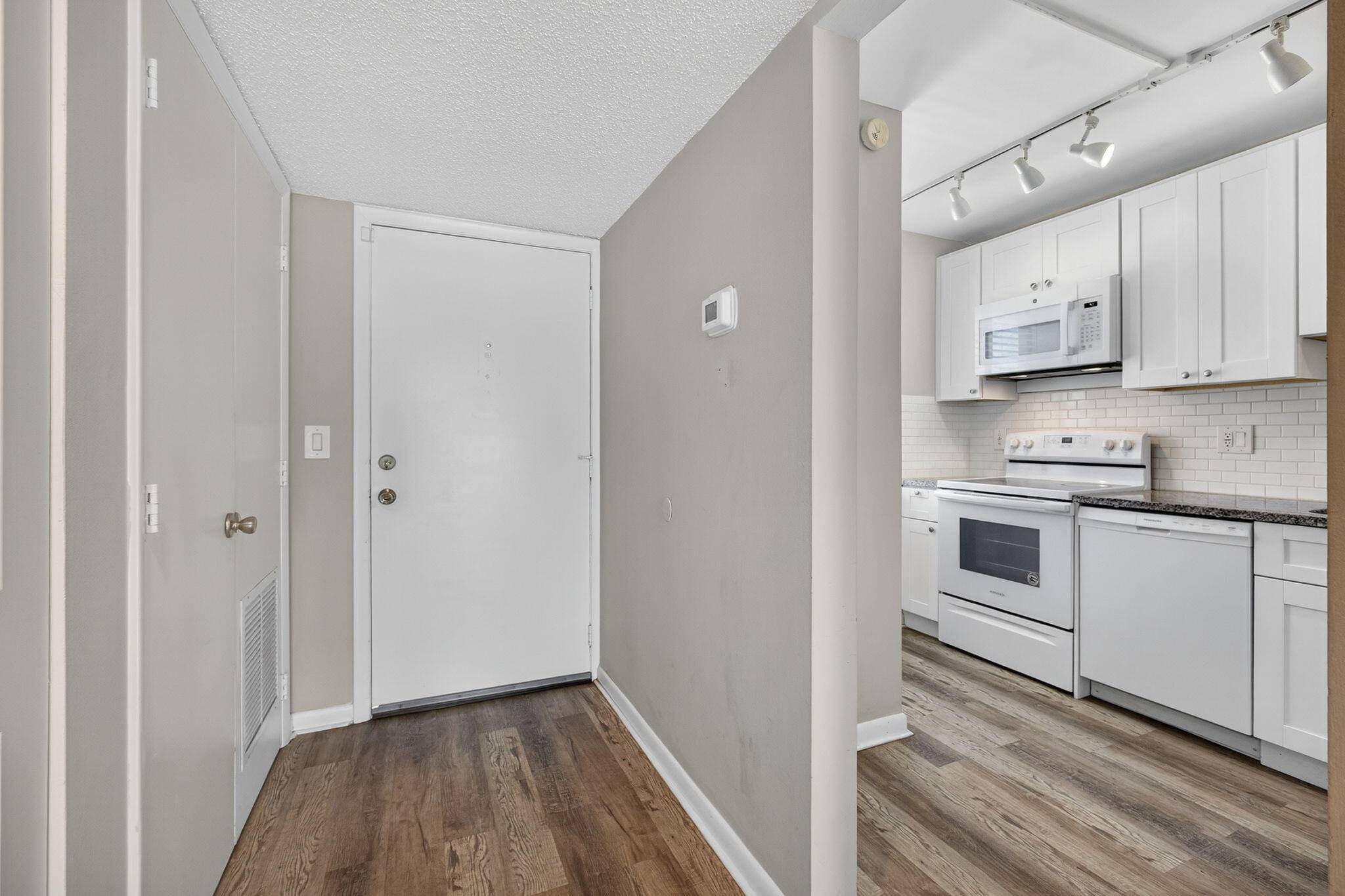 West Palm Beach, FL 33417,2828 Tennis Club DR 303