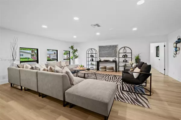 Boca Raton, FL 33486,679 SW 17th CT