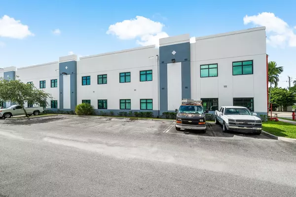 9100 Belvedere RD 102, Royal Palm Beach, FL 33411